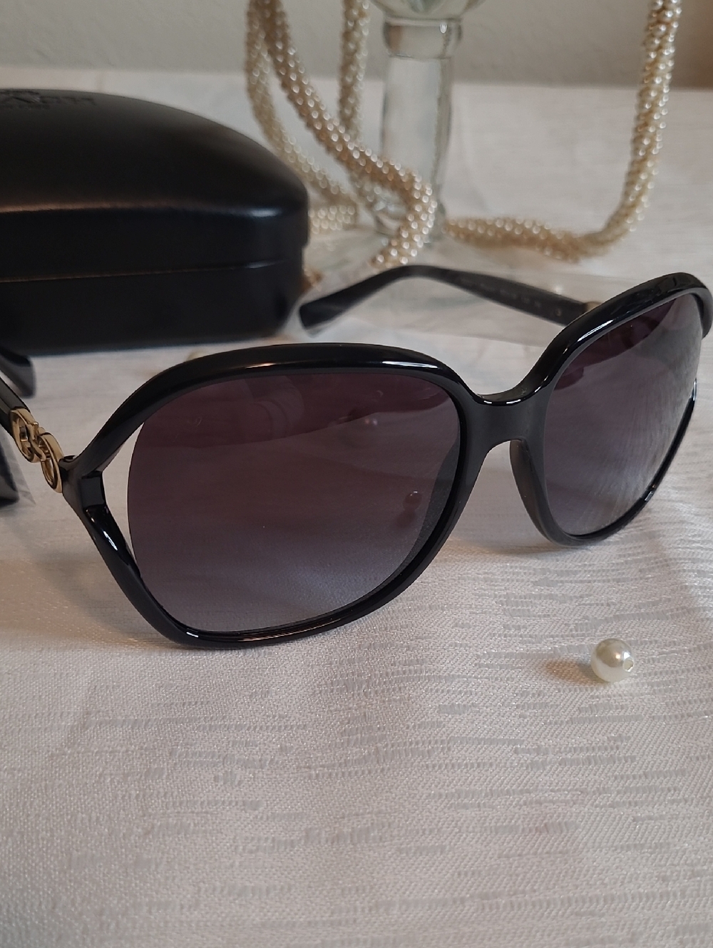 Coach Women's Black Frame Sunglasses with Gradient  Lenses - Picture 3 of 7